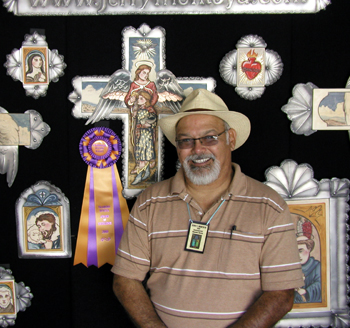 Jerry Montoya Receives Tradicion Revista Award at Contemporary Market 2009